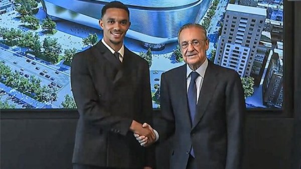 رئيس ريال مدريد رفقة أرنولد