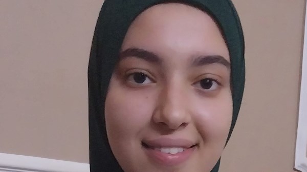 الطالبه الحاصله علي المركز الأول بالشهادة الإعدادية 