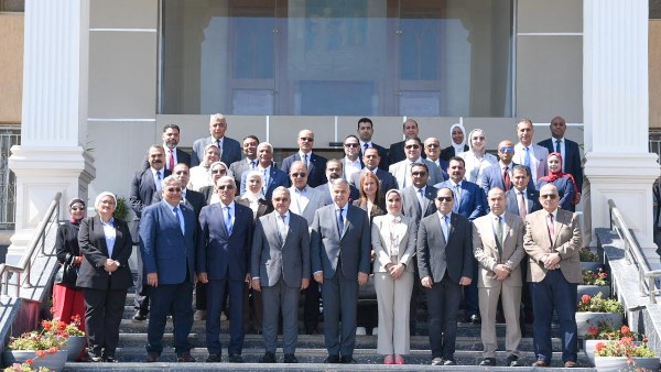محافظ الإسكندرية يبحث مع محلية النواب عدد من المشروعات والملفات