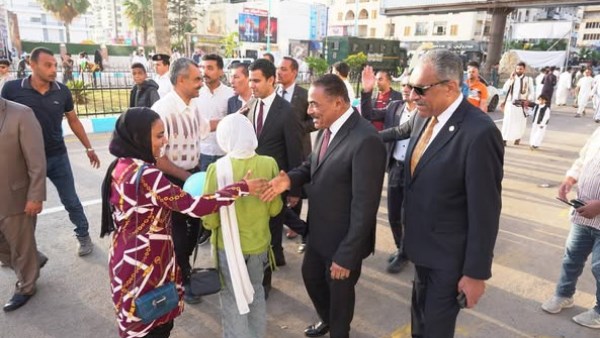 محافظ مطروح يشارك المواطنين فرجتهم بالعيد 