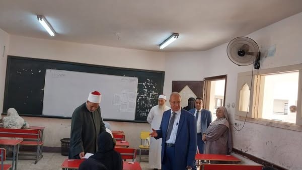 خلال تفقد وفد الأزهر سير الامتحانات 