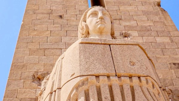 النصب التذكاري بالإسماعيلية 