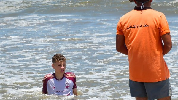 محافظ بورسعيد تكثيف جهود رجال الإنقاذ على شاطئ 