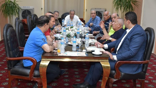 أبو علي يجتمع باللجنة العليا لتوثيق تراث النادي المصري