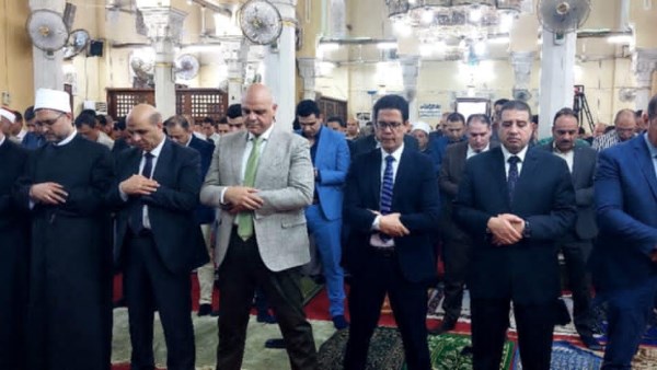محافظ القليوبية ورئيس جامعة بنها يؤديان صلاة عيد الأضحى بمسجد ناصر