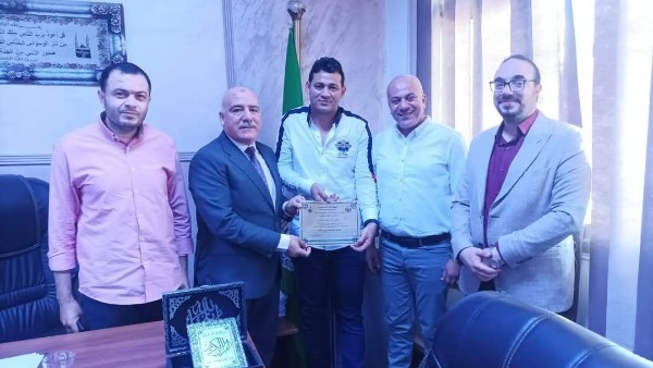 وكيل وزارة الصحة يكرم طبيبًا بمستشفى شبين القناطر لإنقاذه حياة شاب