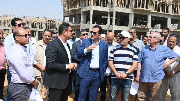 وزير الإسكان 
