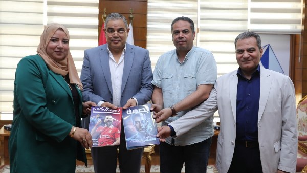 رئيس جامعة كفر الشيخ يتسلم المشروعات التدريبية لطلاب الإعلام.. صور