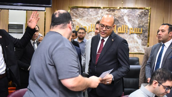 وزير العمل في كفر الشيخ 