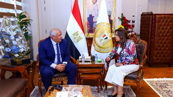 وزيرة التنمية المحلية ومحافظ الوادي جديد