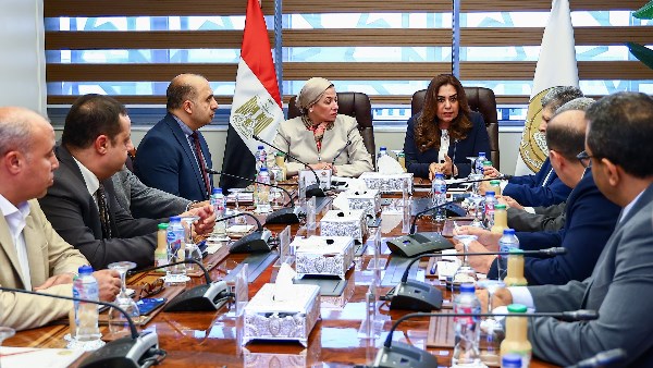 اجتماع وزارتا التنمية المحلية والبيئة 