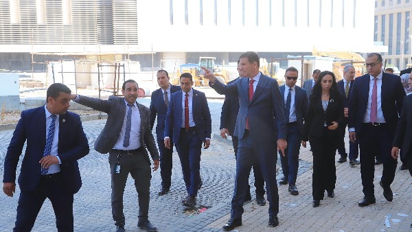 وزير الزراعة والتضامن 