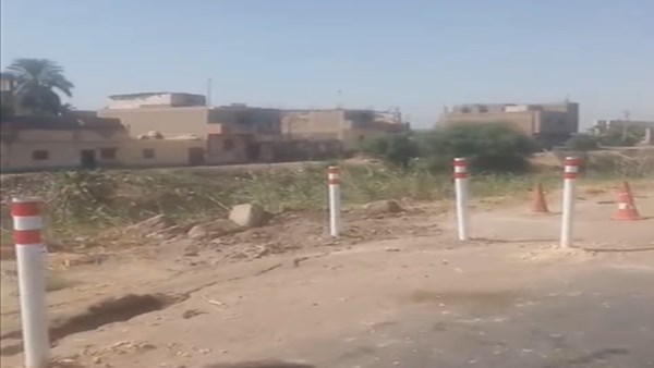 الطرق  والكباري:انفصال جزئي مفاجئ في طريق إسنا  / الأقصر