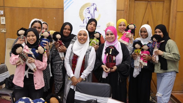 القومي للمرأة ينظم ورشين تدريبيتين لفن العرائس والديكوباج