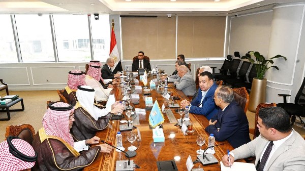 وزير الإسكان: نعمل على تيسير الإجراءات لدخول شركات العقارات المصرية للعمل في السعودية