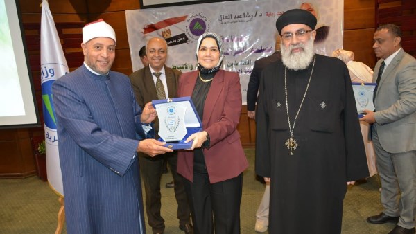 رئيس مصلحة الضرائب و القيادات الدينية