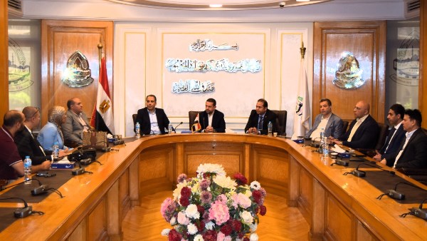 خلال الاجتماع
