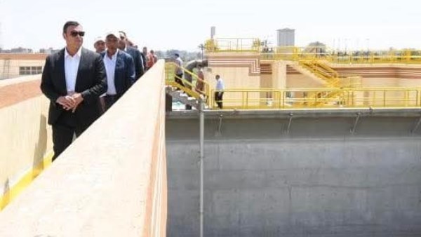 وزير الاسكان خلال جولته