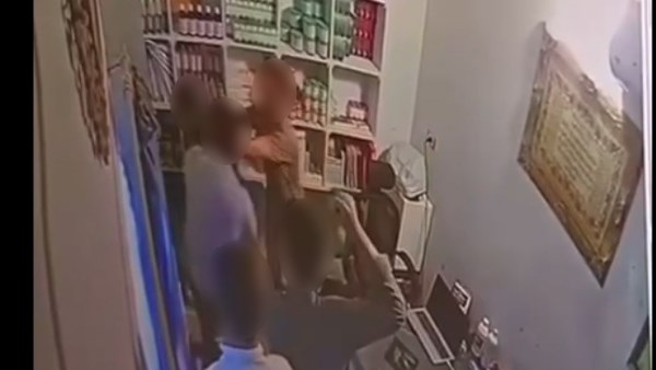 التعدى على صاحب محل 