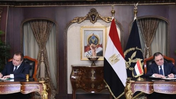 وزير الداخلية ونظيره الصربى