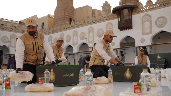 وجبات الإفطار بالجامع الأزهر _ أرشيفية 