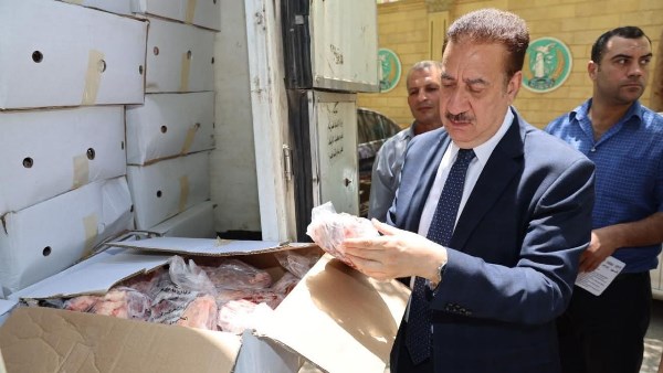 محافظ المنوفية يتفقد لحوم صكوك الاضاحي قبل توزيعها 