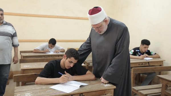 وكيل الأزهر يتفقد لجان الشهادة الثانوية 