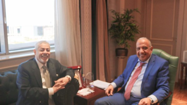 وزير الكهرباء  يبحث مع 