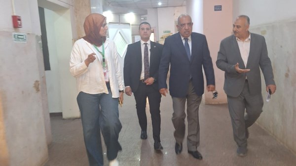 وزير الكهرباء وقيادات الوزارة