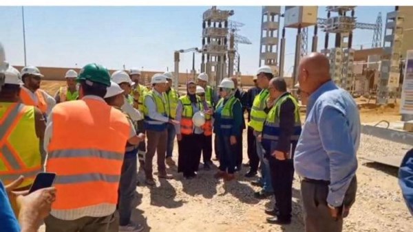 نائب وزير الكهرباء وقيادات شركة النقل في محطة محولات بدر