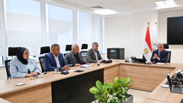 اجتماع وزير الري