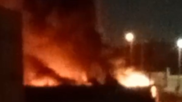 اللقطات الأولى من حريق سوق الخير في مدينة الشروق