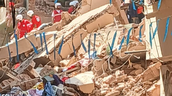 آيل للسقوط .. كردون أمني بمحيط عقار جديد في حدائق القبة