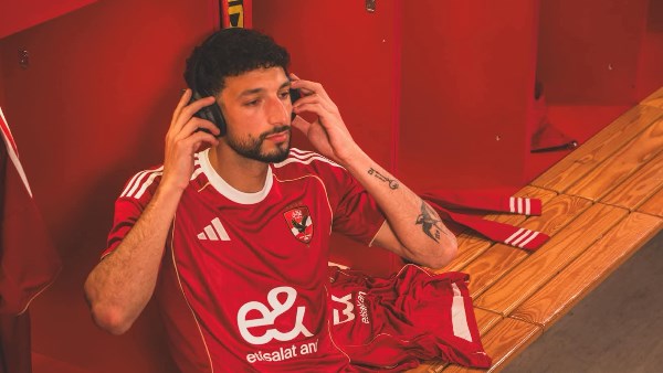 الأهلي يكشف عن قميصه الأساسي في الموسم الجديد.. شاهد