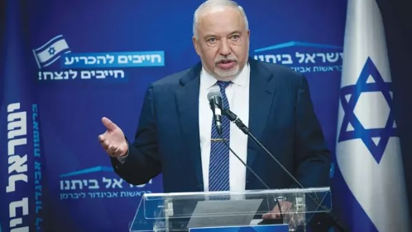 ليبرمان يتهم نتنياهو بتسليح جماعات معادية لحركة حماس في غزة