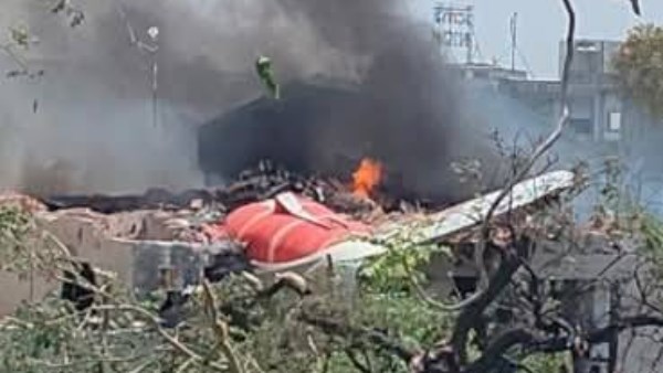 مشاهد مروعة من حادث الطائرة الهندية المنكوبة