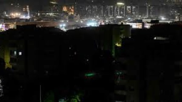 قصف أوكراني يتسبب بانقطاع شامل للكهرباء في زابوروجيه