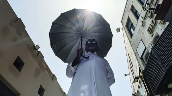 بدء تطبيق قرار منع العمل تحت أشعة الشمس في السعودية 