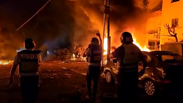 نيران صواريخ ايران تحرق اسرائيل 