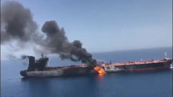 حريق في 3 ناقلات نفط بمياه بحر عمان قبل اقترابها من مضيق هرمز