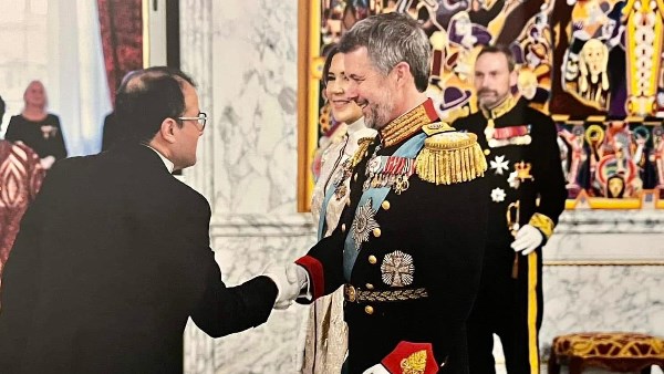 ملك الدنمارك يستقبل السفير المصرى ويشيد بالعلاقات الثنائية