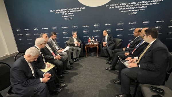 وزير الخارجية يبحث مع نظيره الإيراني سبل التوصل لاتفاق مستدام حول البرنامج النووي