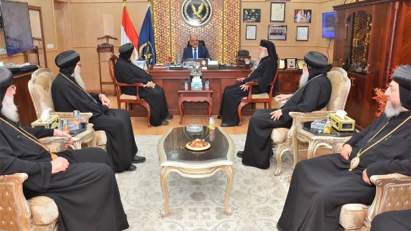 الأنبا باسيليوس يهنئ مساعد وزير الداخلية مدير أمن المنيا بعيد الأضحى المبارك