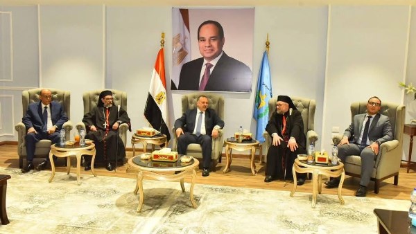 الأنبا دانيال والأنبا مرقس يهنئان محافظ أسيوط بعيد الأضحى