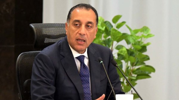 مدبولي يتفقد مصانع أجهزة السونار والتليفزيونات والهواتف بـ6 أكتوبر