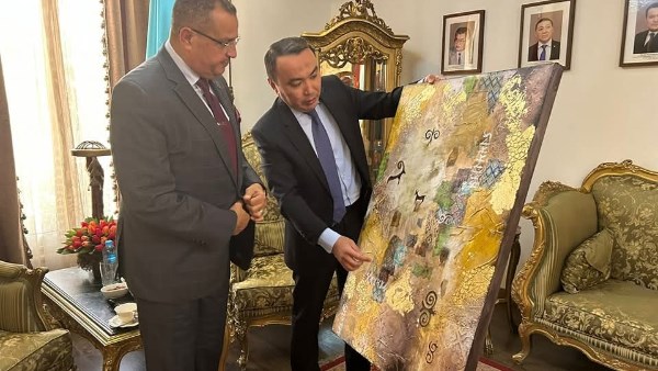 محافظ جنوب سيناء مع سفير كازاخستان 