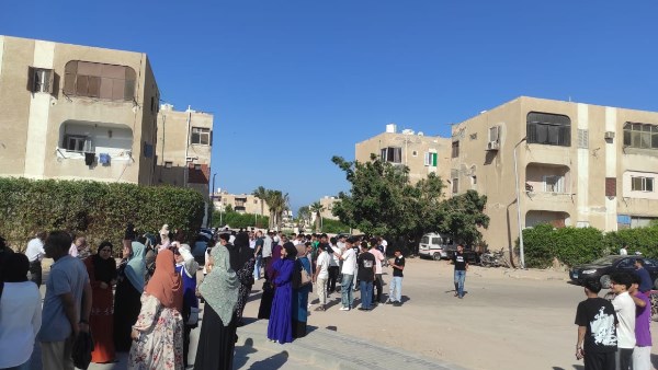 الطلاب اثناء دخولهم اللجان 