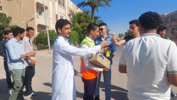 حزب الجبهة الوطنية يطلق مبادرة لدعم طلاب الثانوية وتوزيع المياه والعصائر بطور سيناء