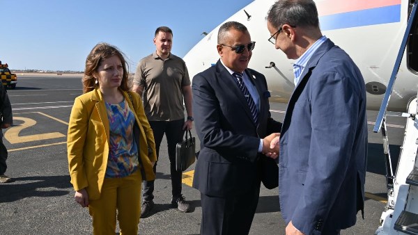 محافظ جنوب سيناء يستقبل رئيس الوزراء الصربي 