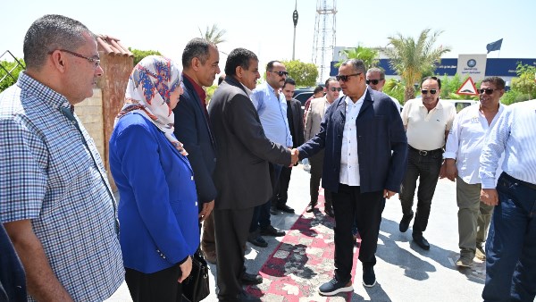 محافظ جنوب سيناء خلال الاجتماع 
